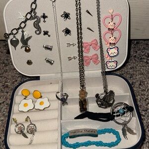 Travel jewelry box with assorted jewelry